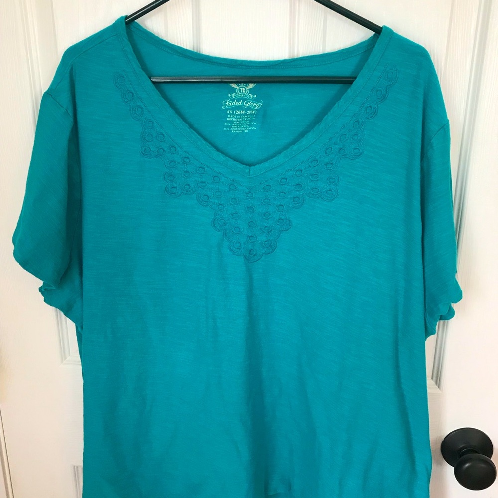 Short sleeved turquoise top